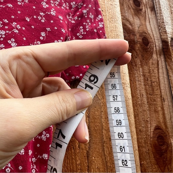 Hollister Y2K Red and White Floral Cropped Baby Tee 🌿 - Picture 6 of 10